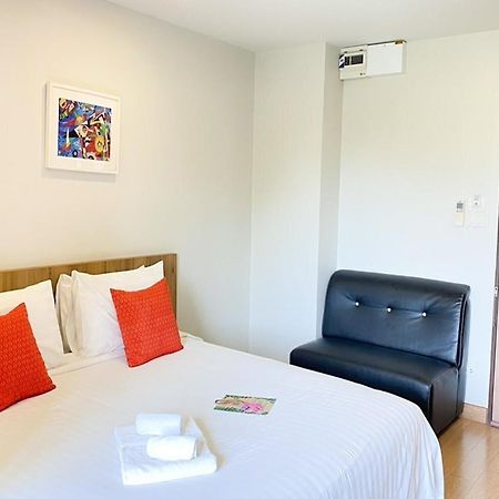 Casa Luxe Hotel And Resident Bangkok Exterior photo