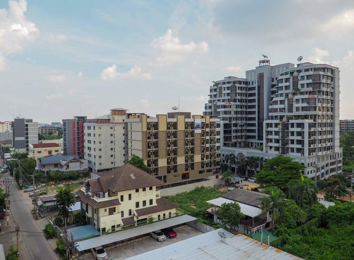 Casa Luxe Hotel And Resident Bangkok Exterior photo